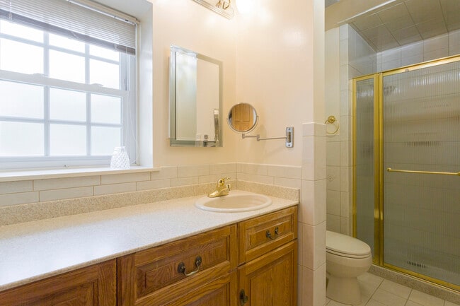 Building Photo - 1301 N Northwest Hwy