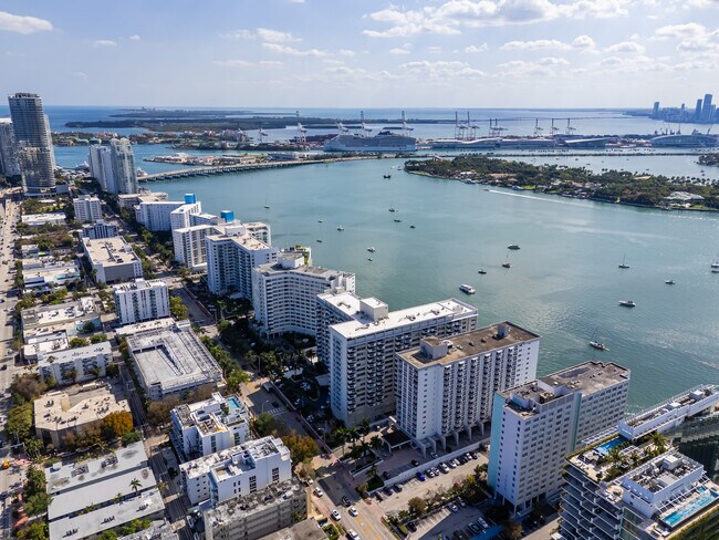 Building Photo - 1228 West Ave