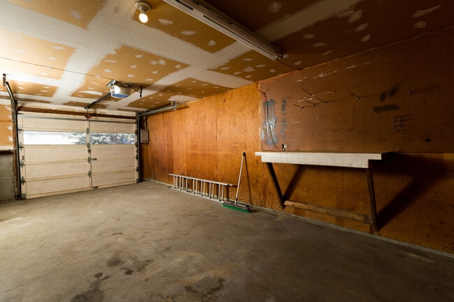 Building Photo - Modern Duplex for rent near Wandermere