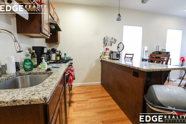 Building Photo - 21-23-23 Weitz St