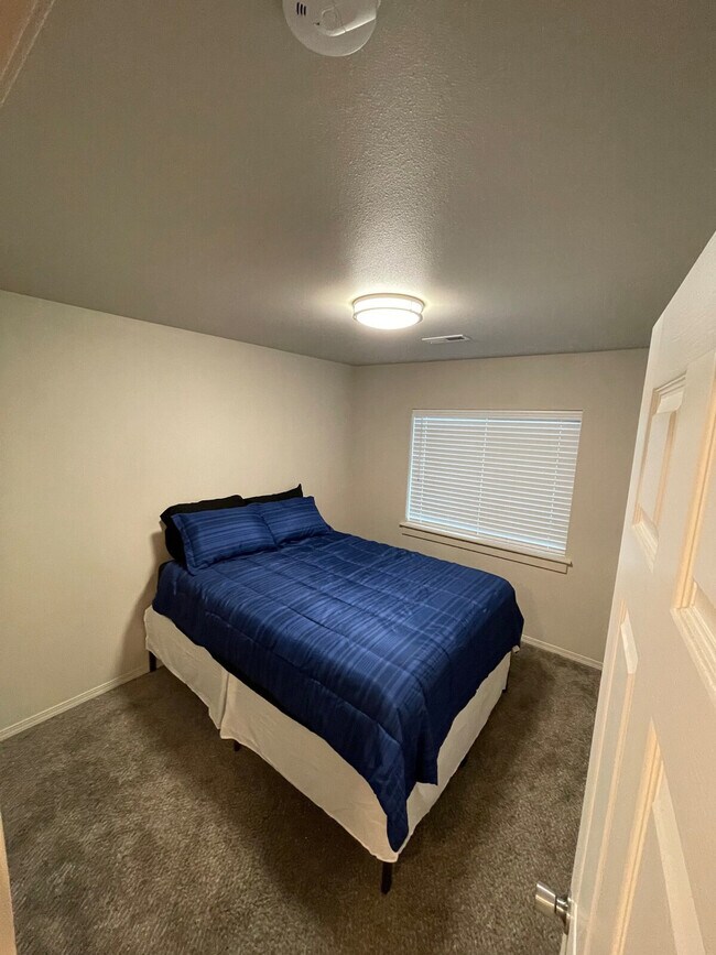 Building Photo - 601 S Kent St