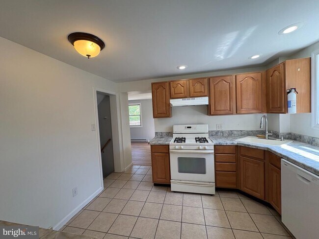 Building Photo - 2515 Woodleigh Rd
