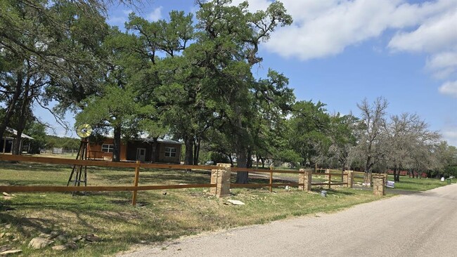 Building Photo - 305 Remuda Dr