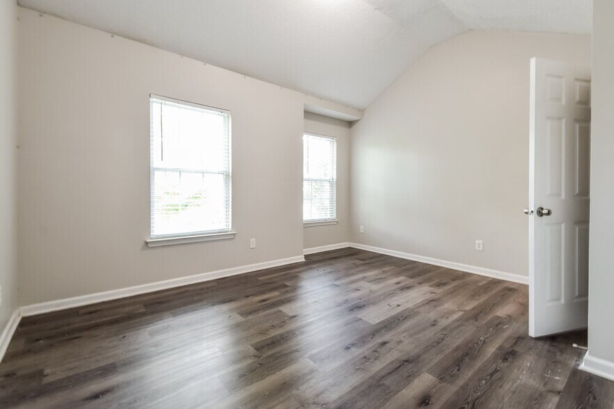 Building Photo - 3038 Summer Breeze Dr