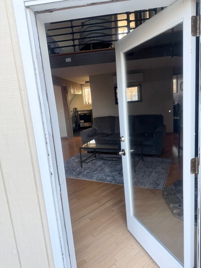 Building Photo - Renovated Spectacular Lakefront Carriage H...