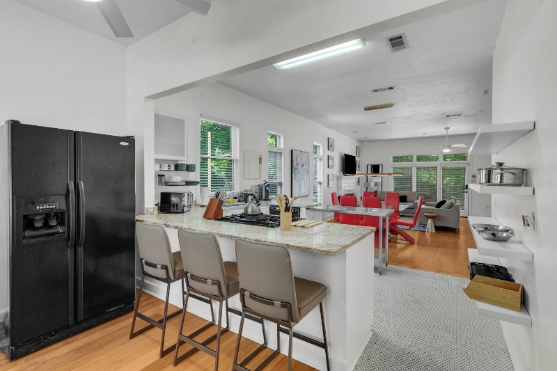 Building Photo - 806 Oakwood St