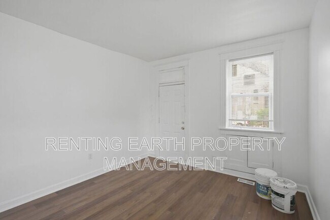 Building Photo - 3127 Clay Ave