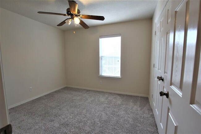 Building Photo - NICE 3 BEDROOM 2.5 BATH HOME IN HUMBLE