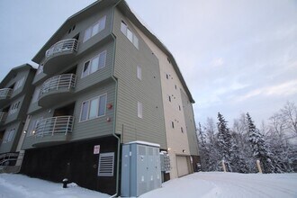 Building Photo - 2 Bedroom Condo close to Downtown and Shop...