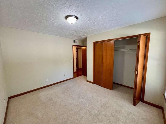 Building Photo - 666 Stratford Green