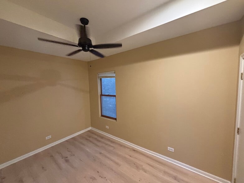 Building Photo - 2642 N Wilton Ave