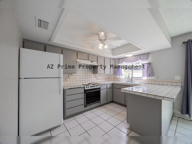 Building Photo - 15 E Carter Dr