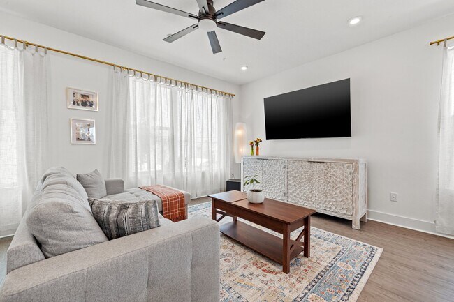 Building Photo - 320 15th St N