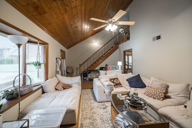 Building Photo - Awesome 5-Points corner Condo!