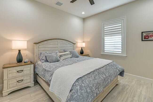 Building Photo - 6983 Saona CT