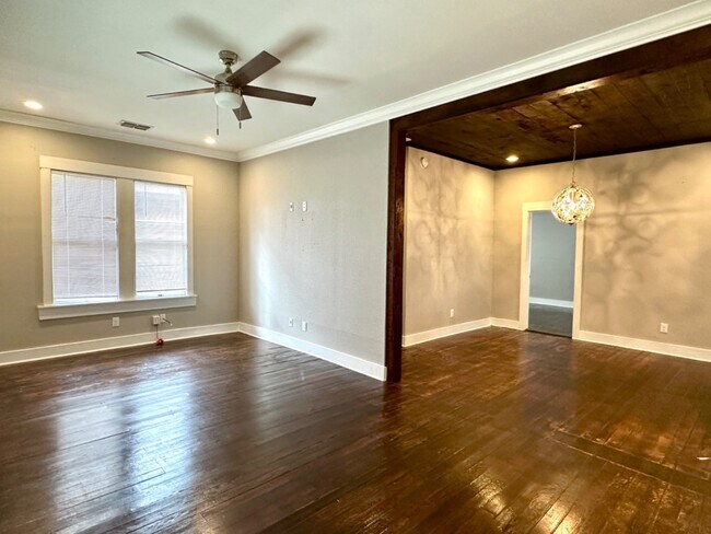 Building Photo - 1013 N Palmetto Ave