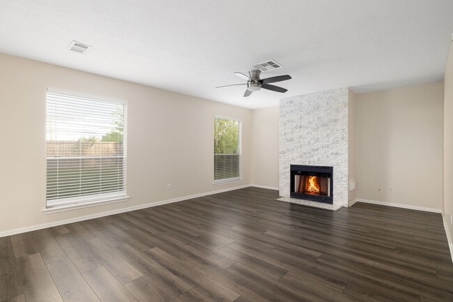 Building Photo - 21039 Vista Trail Ct