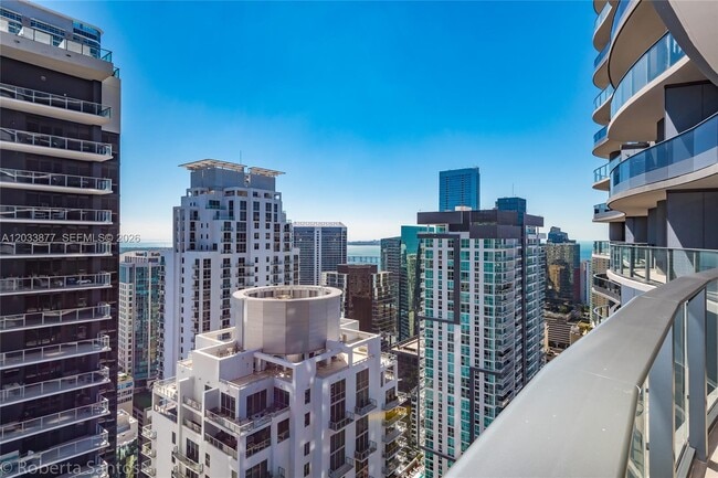 Building Photo - 1000 Brickell Plaza