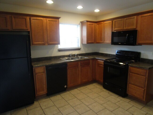 Building Photo - 605-607 Glenstone Dr.