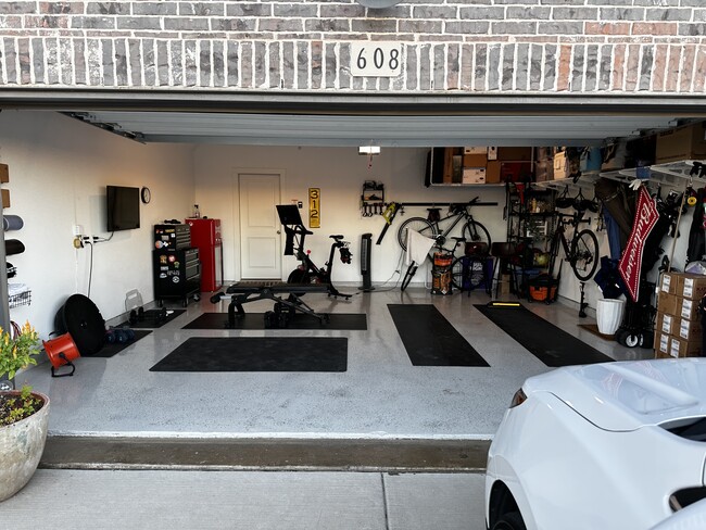 Building Photo - 608 Ballustrade Dr