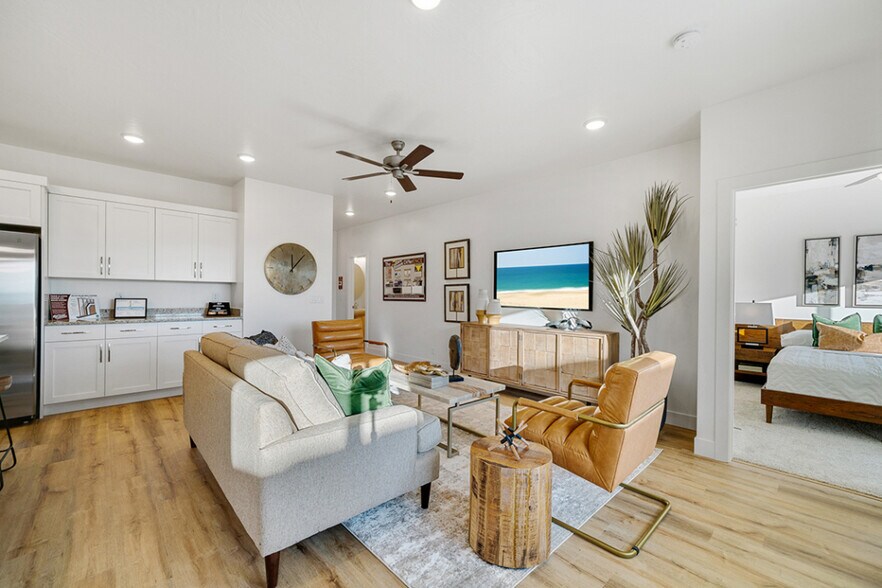 Building Photo - 6068 S White Trails Dr