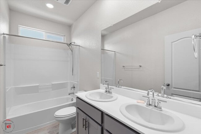 Building Photo - **** MOVE IN SPECIAL- 1/2 OFF FIRST MONTH RENT ****