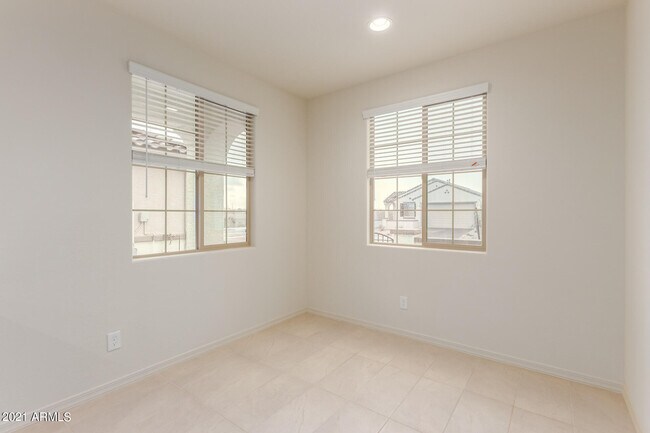 Building Photo - 8755 W Solano Dr