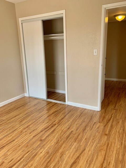 Building Photo - Great 2 bed, 1.5 Bath Condo with Garage in...