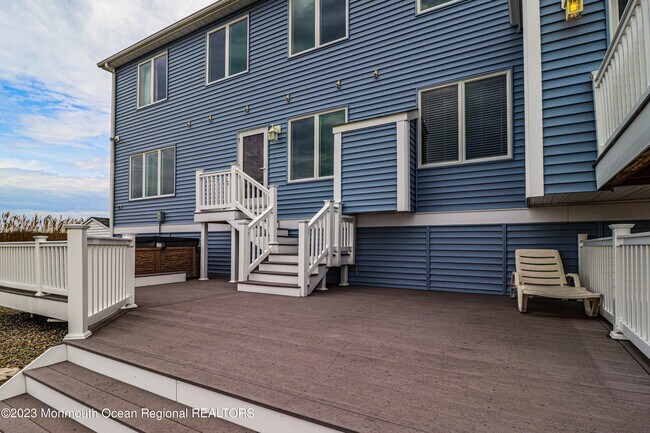 Building Photo - 1095 Island Dr
