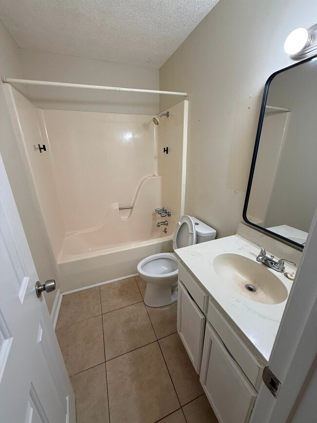 Building Photo - 411 Cambridge Cir