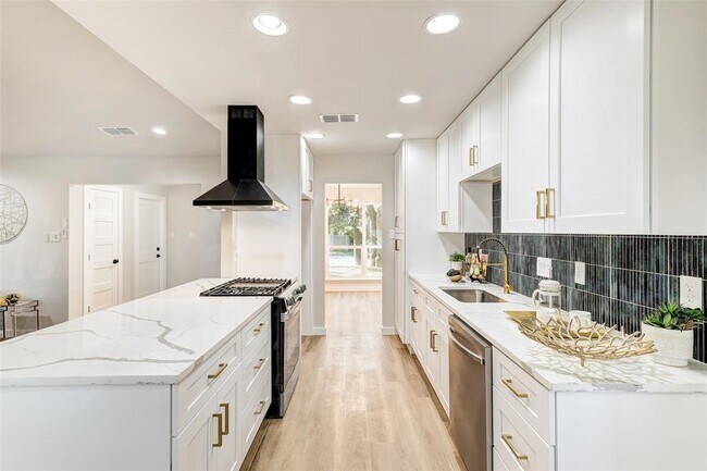 Building Photo - 402 Mulberry Dr