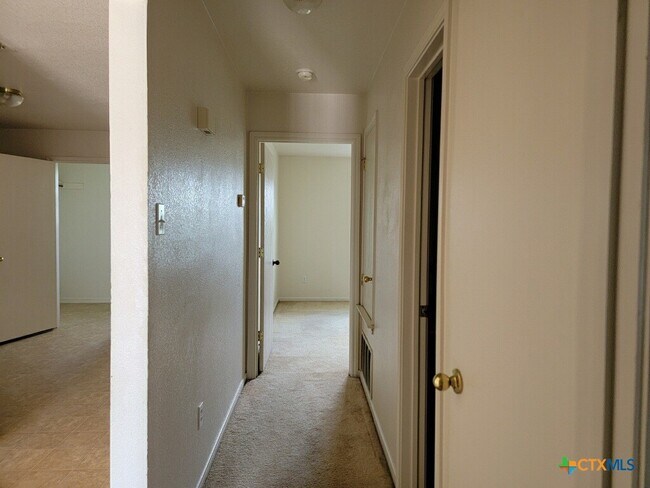 Building Photo - 4204 Primrose Dr