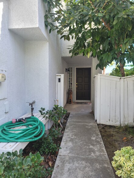 entrance - 35 La Costa Ct