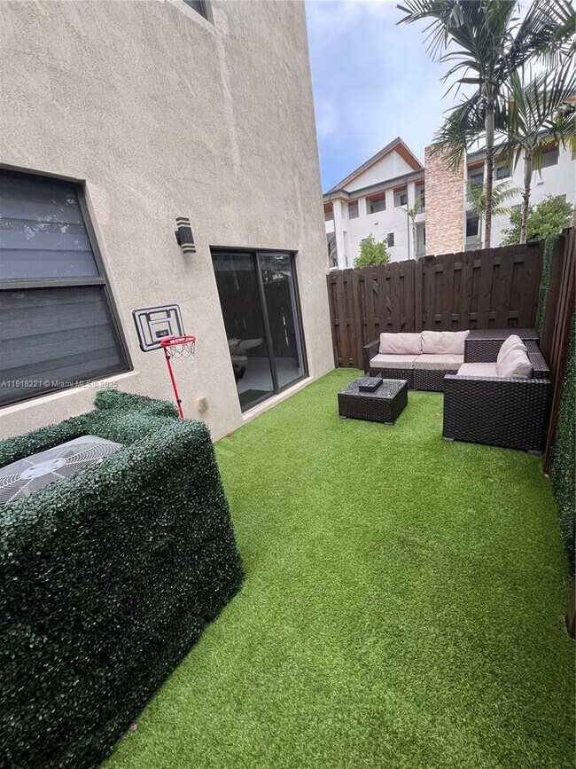 Building Photo - 10431 NW 82nd St