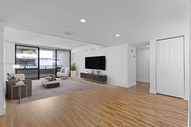 Building Photo - 13953 Kendale Lakes Cir