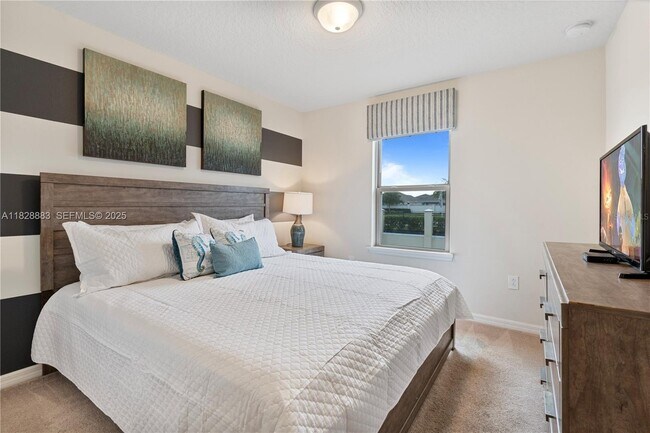 Building Photo - 2428 Dubai St