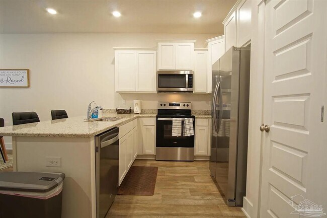 Building Photo - 1435 Iroquois Ct