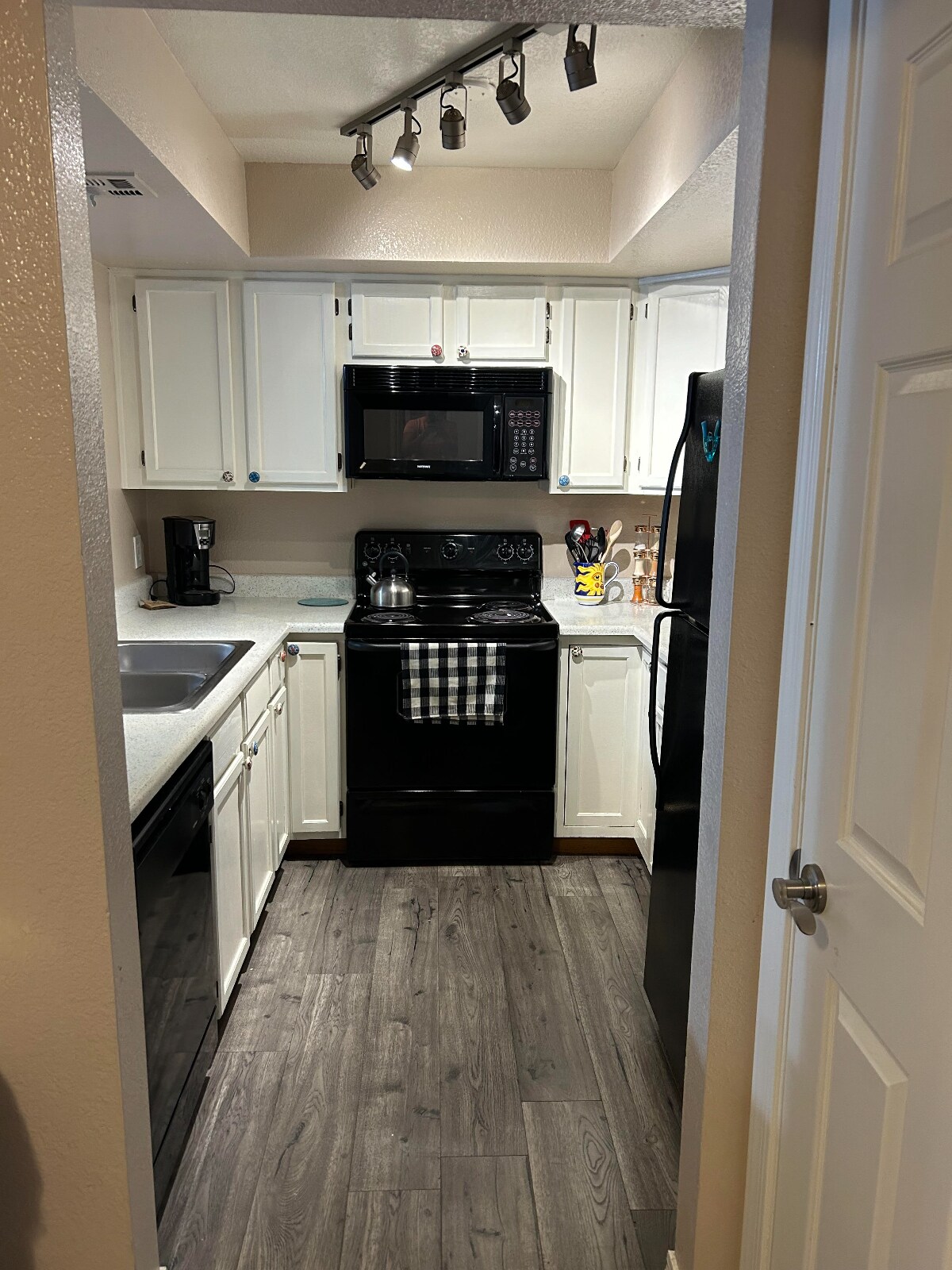 Building Photo - 1331 W Baseline Rd