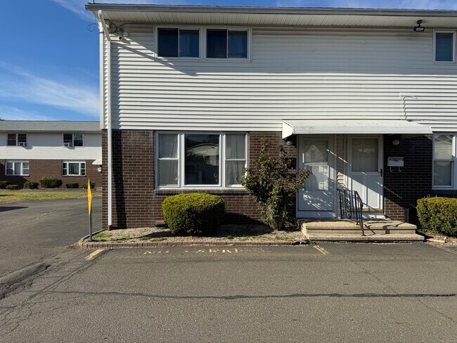 Building Photo - 466 Middletown Ave