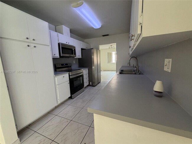 Building Photo - 6895 Loch Ness Dr