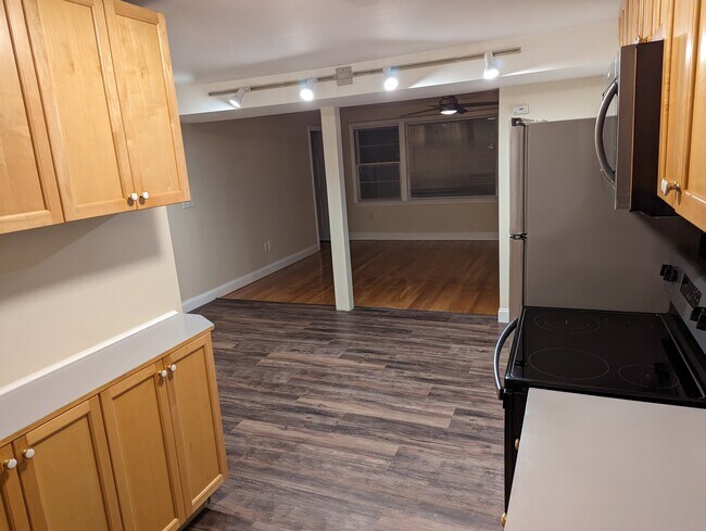 Building Photo - 41 May St