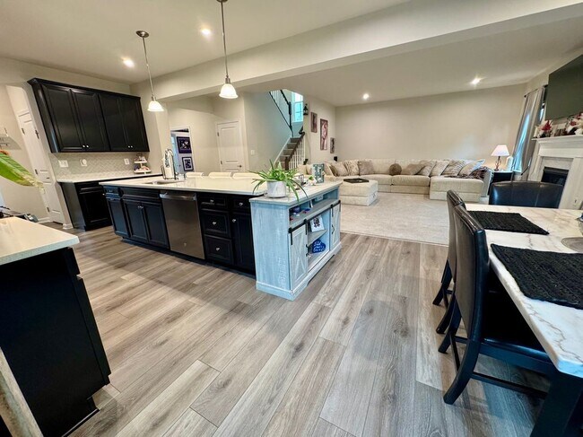 Building Photo - 203 Braeburn Dr