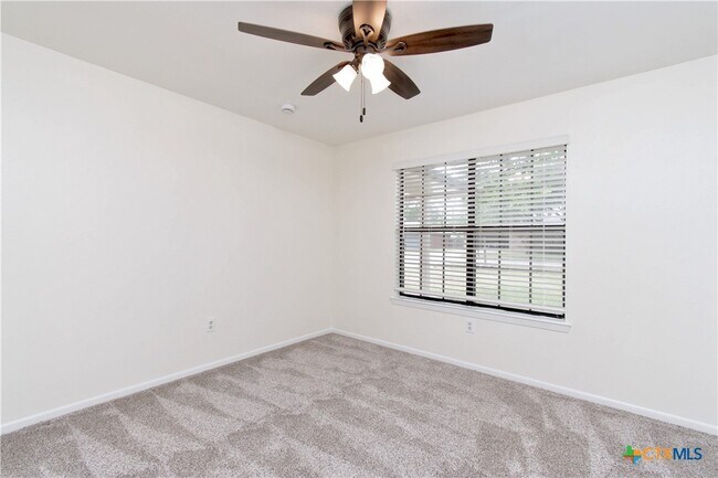 Building Photo - 1405 Oak Park Ln