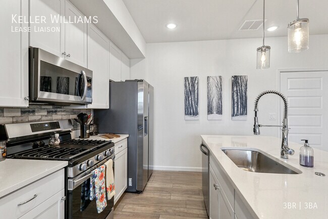 Building Photo - 1539 Spring Water Pt