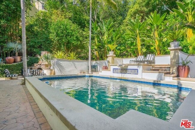 Building Photo - 1643 Queens Rd