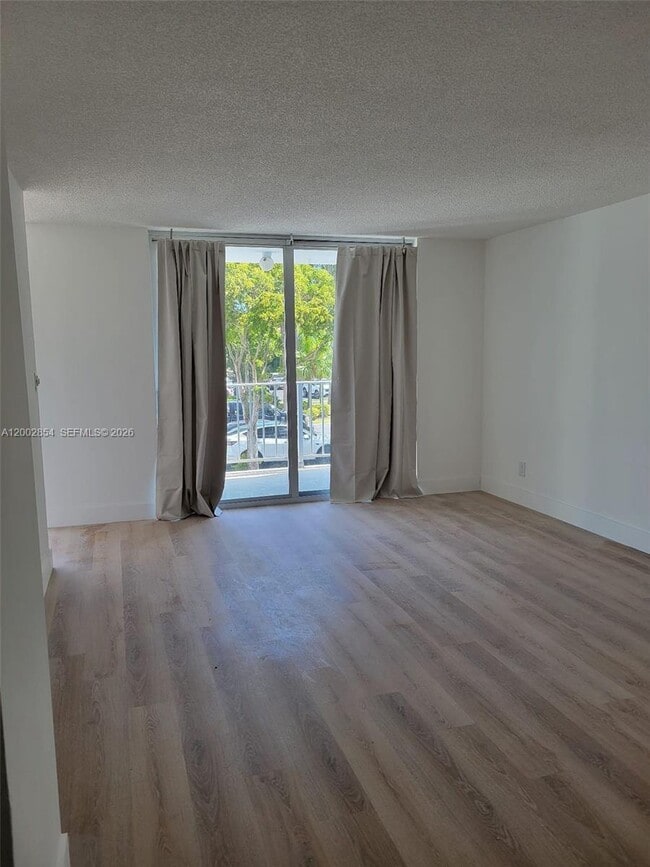 Building Photo - 16546 NE 26th Ave