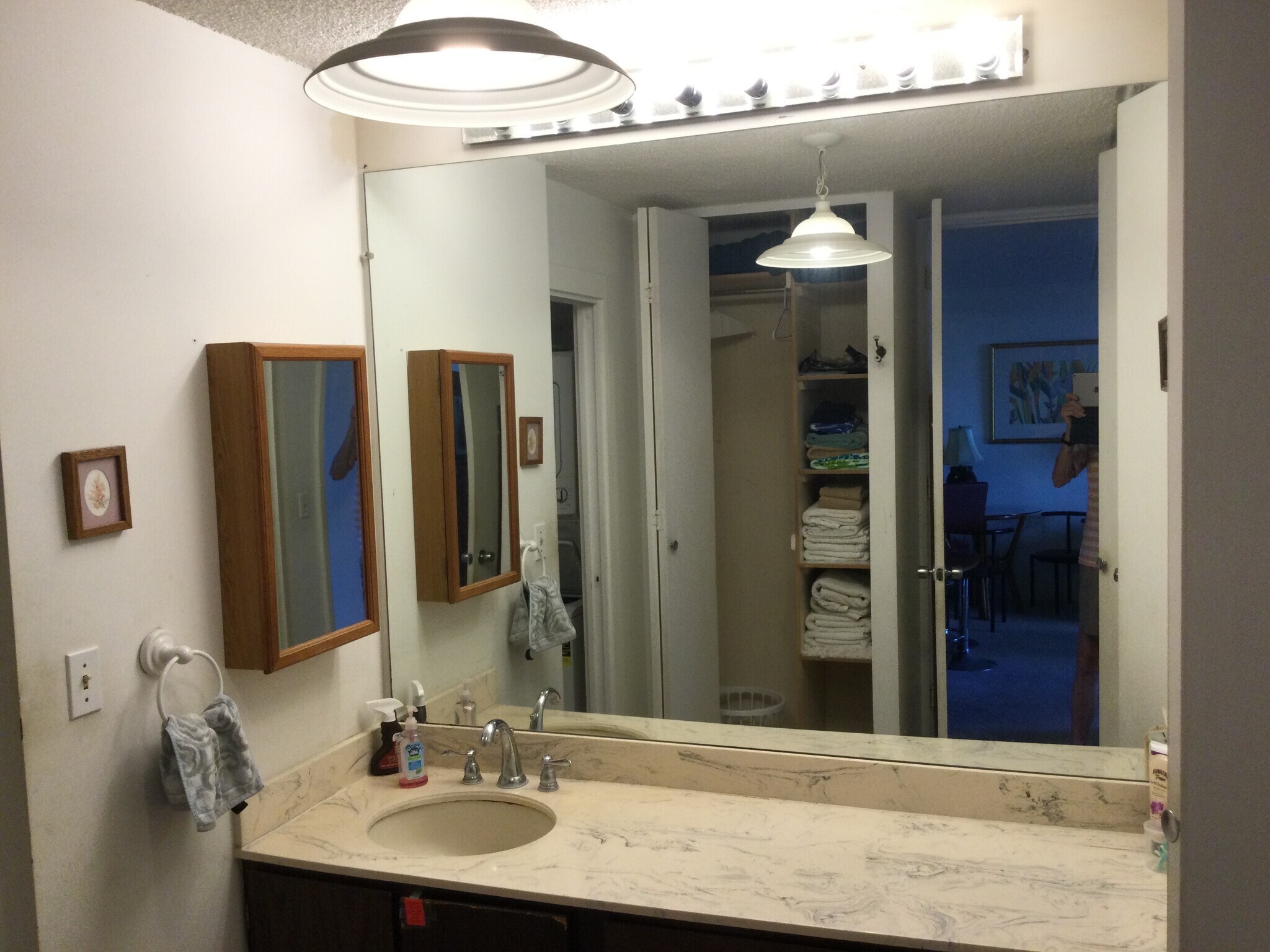 Dressing Rm. - 400 Hobron Ln