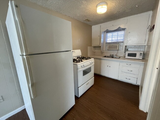 Building Photo - Cozy & Convenient Living in Tech Terrace!