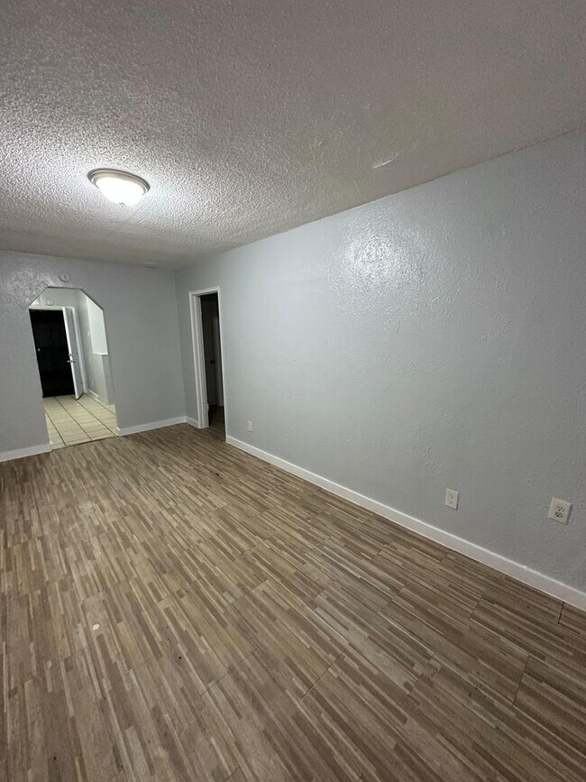 Building Photo - 2845/2847 W 6th St.