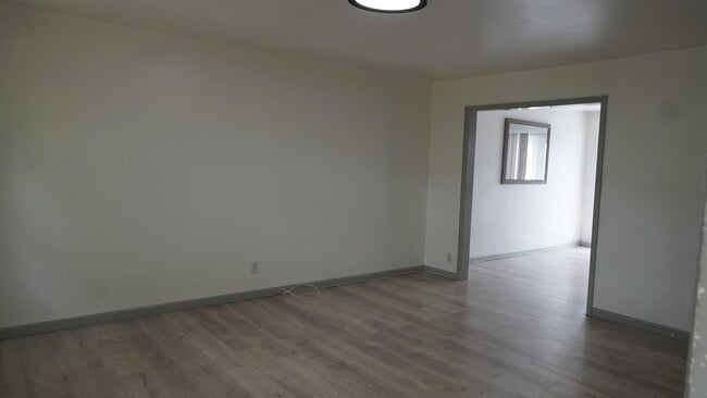 Building Photo - 323 Stevens Ave